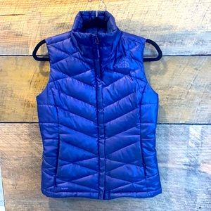 Women’s north face puffy vest can